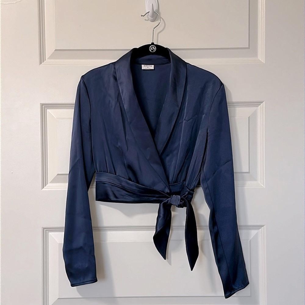 Aritizia Babaton Satin Blouse Size XS
